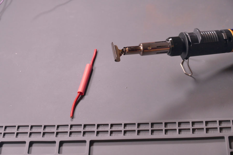 Soldering-wires-together-with-a-gas-soldering-iron-05-min