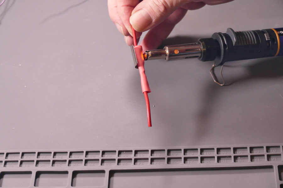 Soldering-wires-together-with-a-gas-soldering-iron-06-min