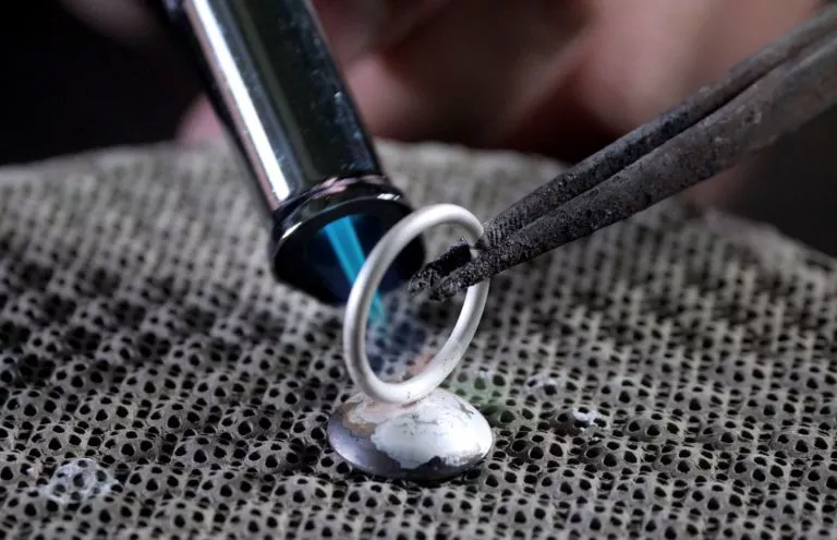 PT-220V Gallery Image 5