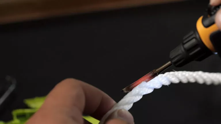Using Pro-Iroda's PRO-25L Cordless USB Rechargeable Soldering Iron's Hot Knife Tip to Cut Nylon Rope