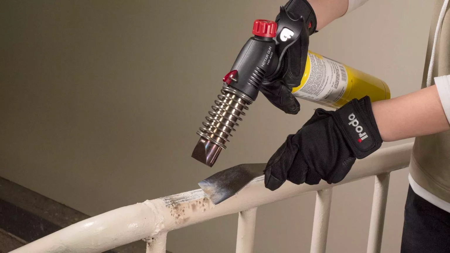 Using HG-400W Butane Heat Gun from Pro-Iroda to do paint stripping