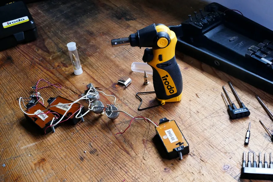  Gas or Battery Soldering for Guitar Electronics - Iroda-03