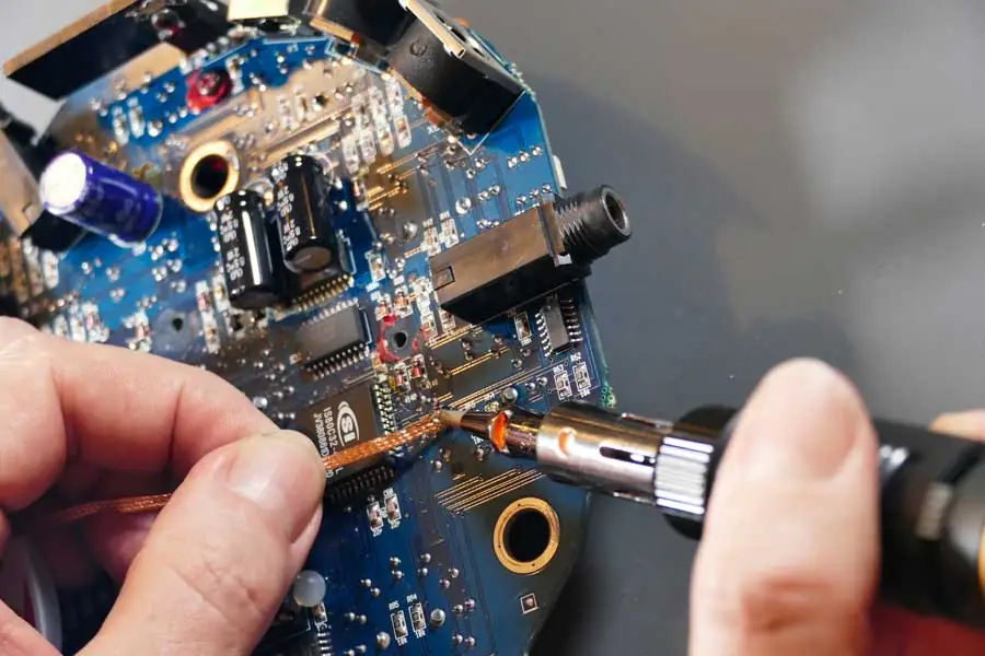 How do you desolder PCB components-02