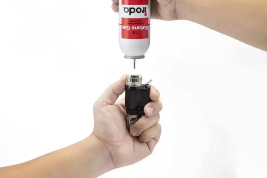 Small, convenient to carry, and as powerful as other butane jet lighters